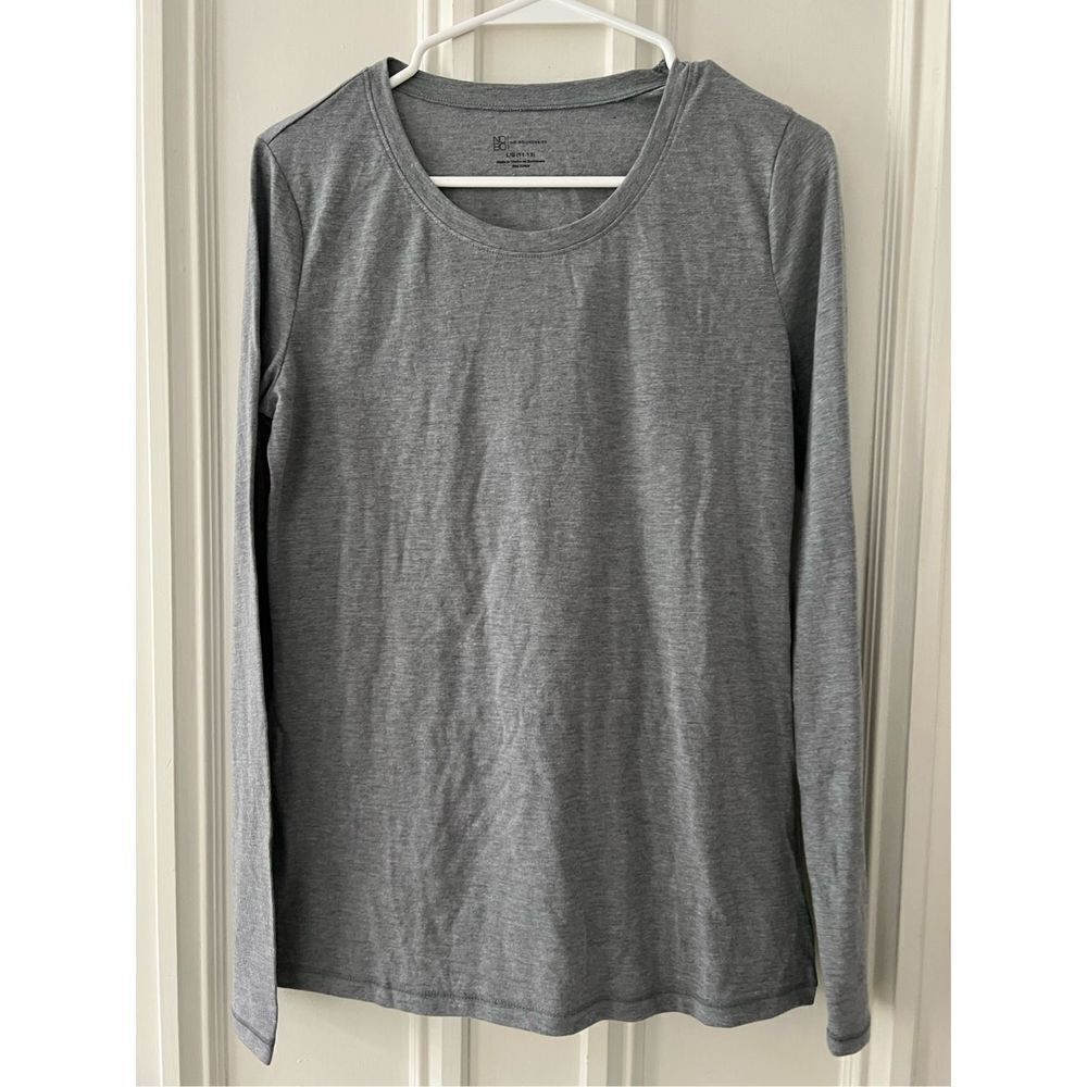 No Boundaries light gray scoop neck long sleeve t-shirt L